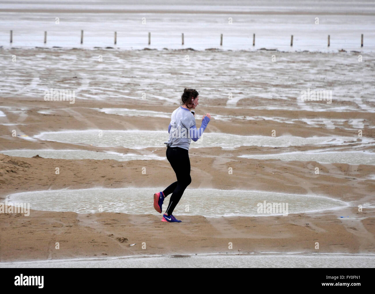 UK Weather Cold changeable  Spring day Ainsdale Beach Merseyside.6 April 2016. Cold, windy changeable  conditions on Ainsdale Beach. © Alan Edwards/Alamy Live News Stock Photo