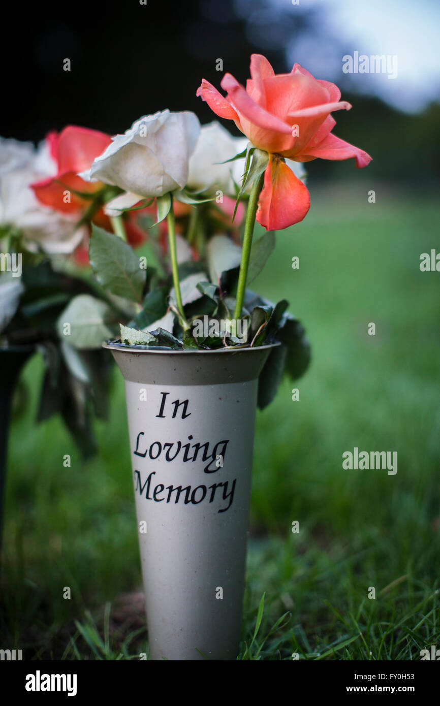 In loving memory flowers hi-res stock photography and images - Alamy