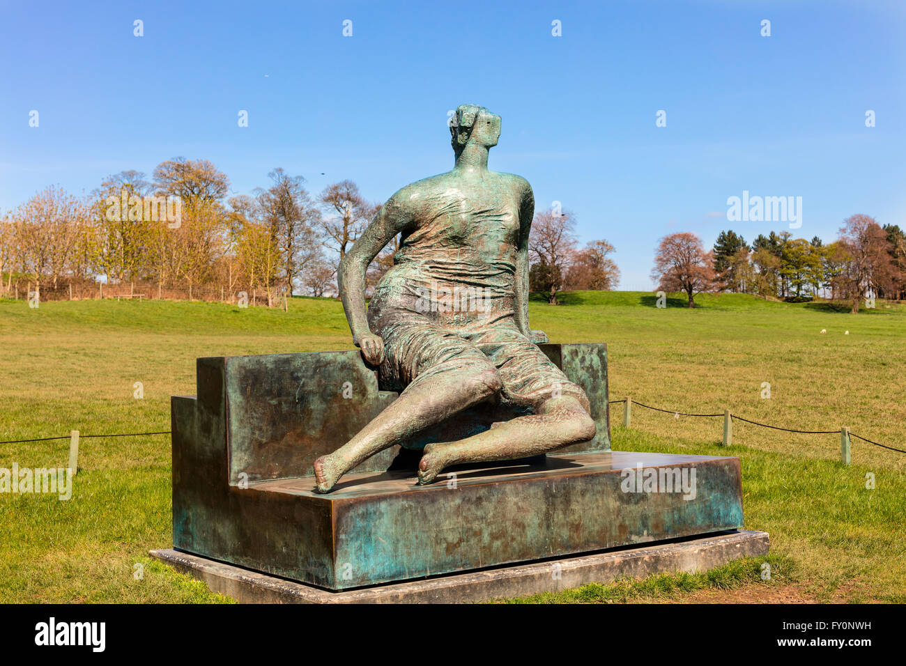 Henry moore sculpture park hires stock photography and images Alamy