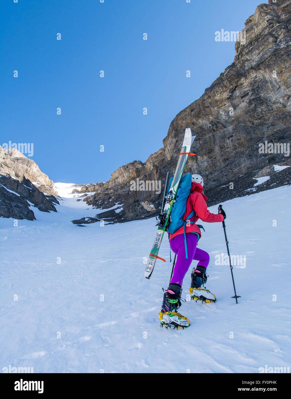 Ski mountaineer ascending to the summit of the 'Super Gully' on Lost River Peak in Idaho Stock Photo