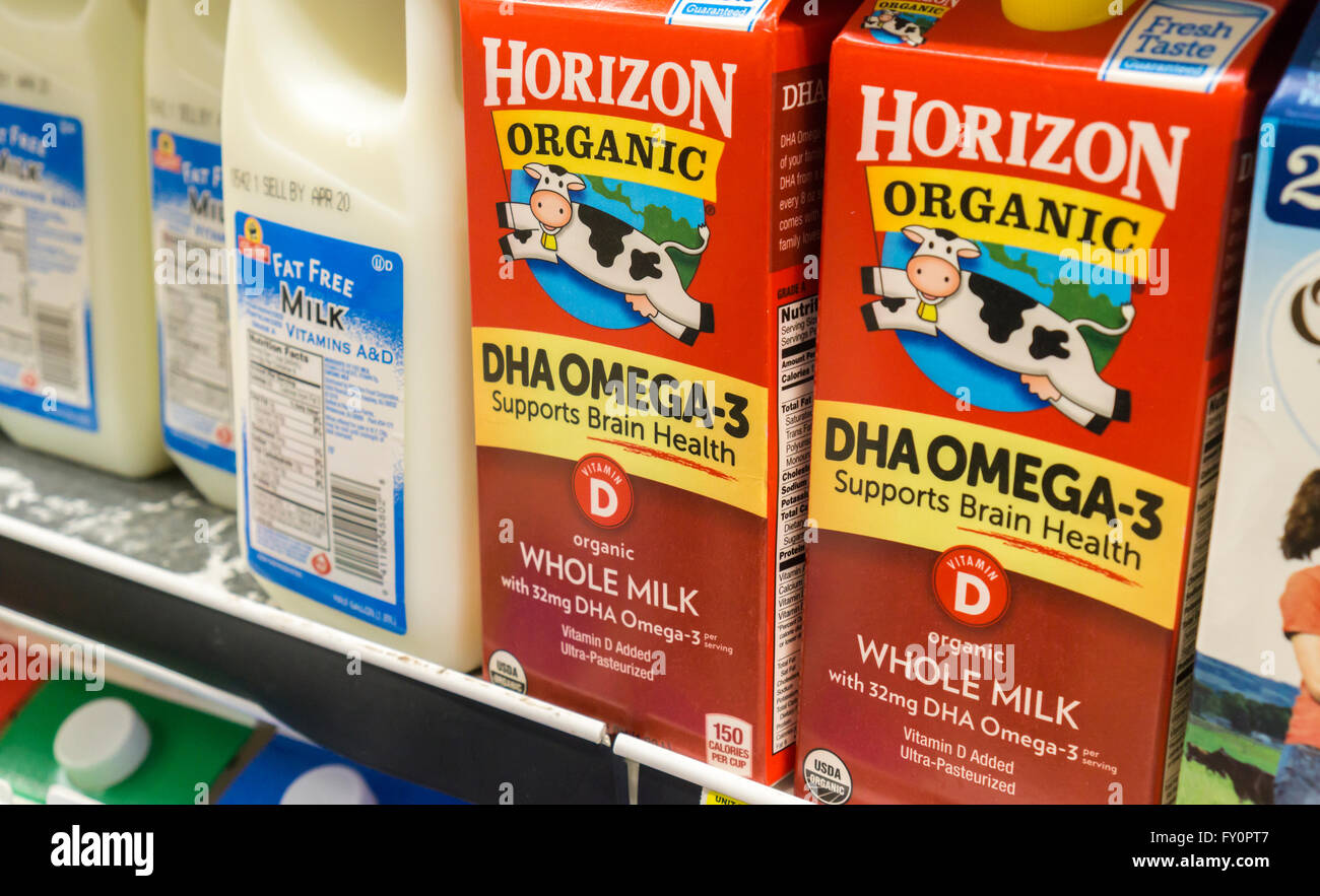 Containers of whole and reduced fat organic milk in a supermarket in New York on Thursday, April 14, 2016. A recent report from the European Journal of Nutrition concluded that whole milk may be better for you than reduced fat products. Researchers found no difference between those who used either product in terms of diabetes and cardiovascular disease.  (© Richard B. Levine) Stock Photo