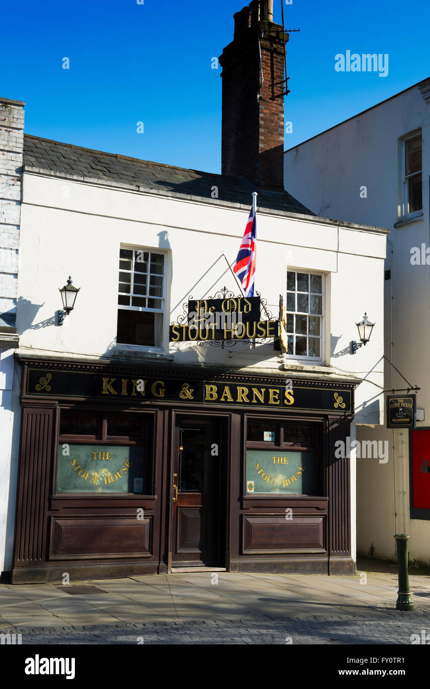 Ye Olde Stout House pub in the market town of Horsham, West Sussex, England, UK Stock Photo