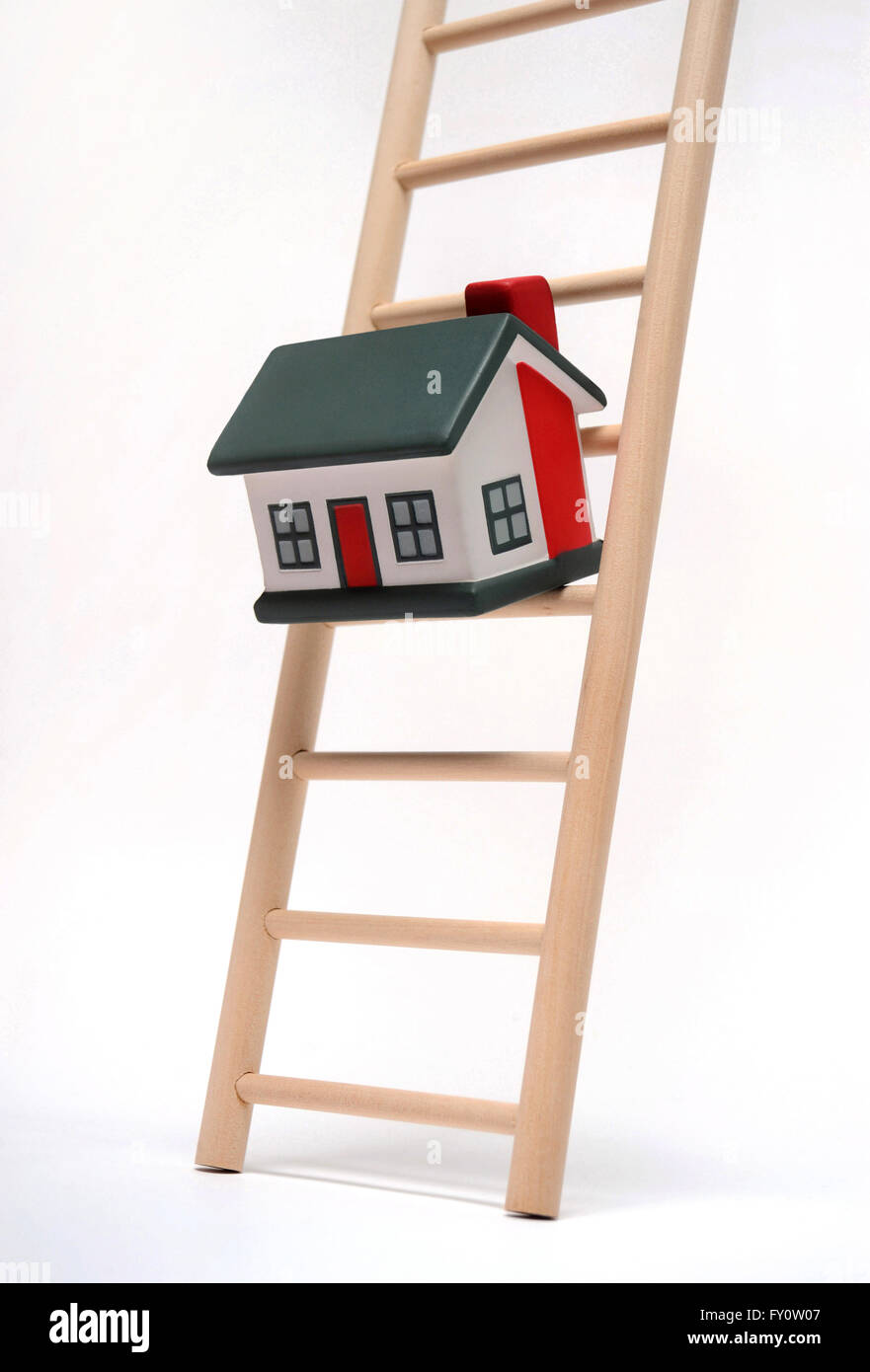 HOUSE ON LADDER  RE THE HOUSING LADDER HOUSE BUYING MARKET HOMES FIRST TIME BUYERS MORTGAGES WAGES JOBS INCOMES HOME PROPERTY UK Stock Photo