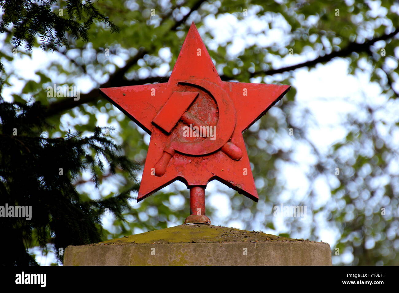 Red star with hammer and sickle, a memorial for the fallen russian soldiers  in WWII, on a cemetary in Greifswald, Germany Stock Photo - Alamy
