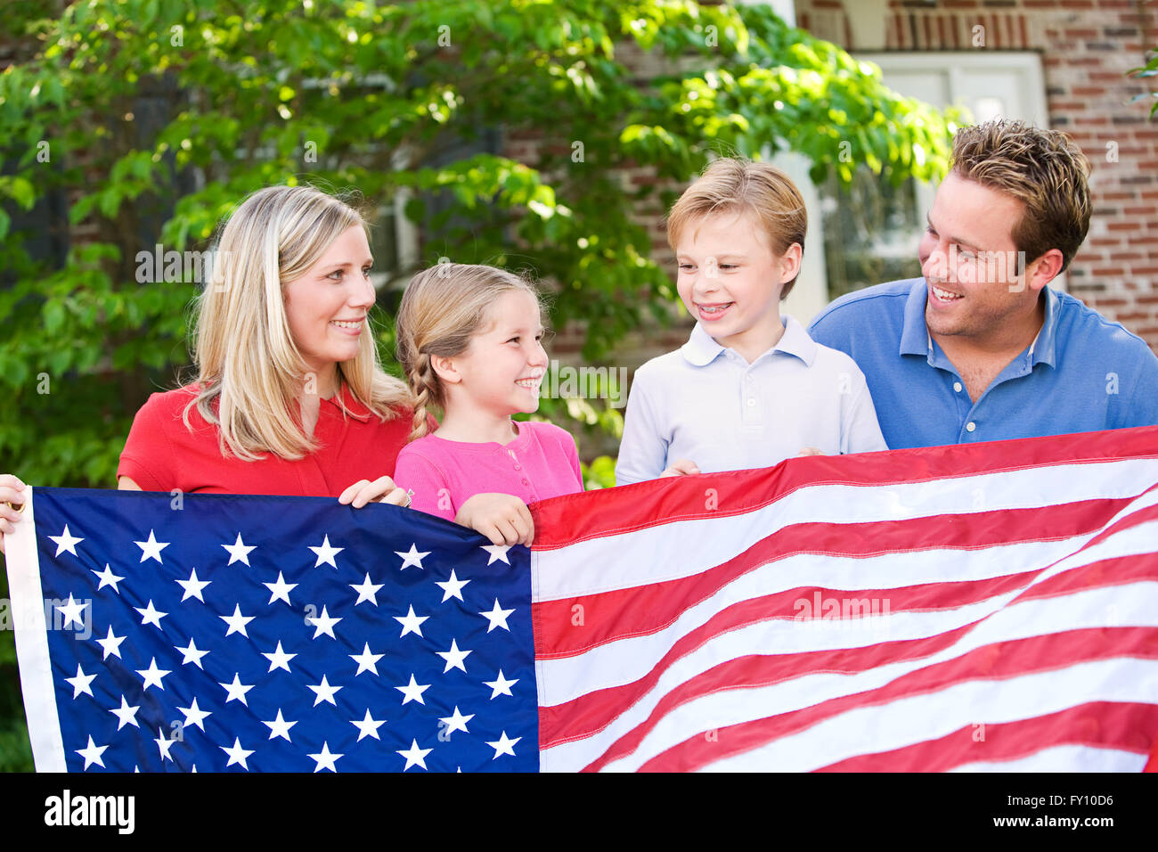 Семья капустиных америка. Счастливая семья в США. Счастливая американская семья. Типичная американская семья. Счастливые американцы.