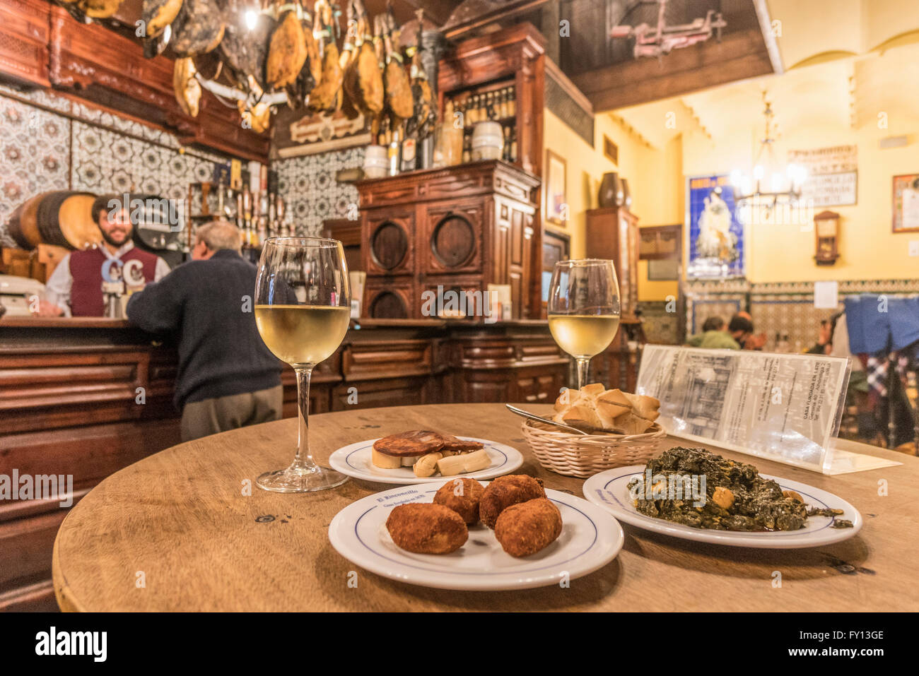 El Rinconcillo oldest tapas bar in Seville, spanish restaurant, founded  1670, Andalucia, Spain Stock Photo - Alamy