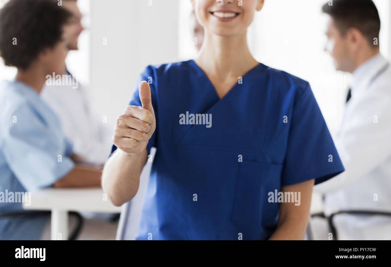 Doctor thumbs up hi-res stock photography and images - Alamy
