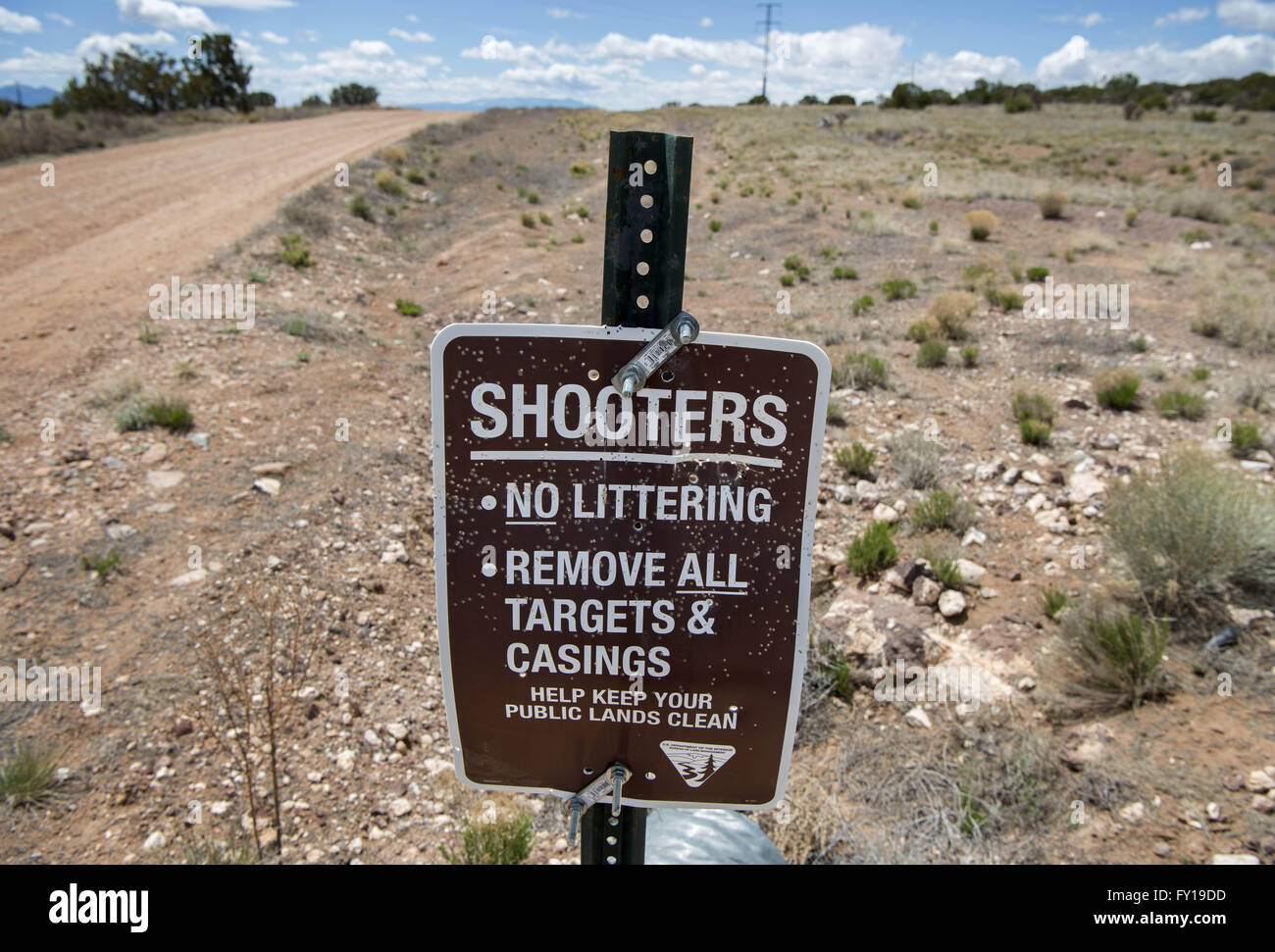 Usa. 19th Apr, 2016. A sign for shooters on BLM land near La Cienega ...