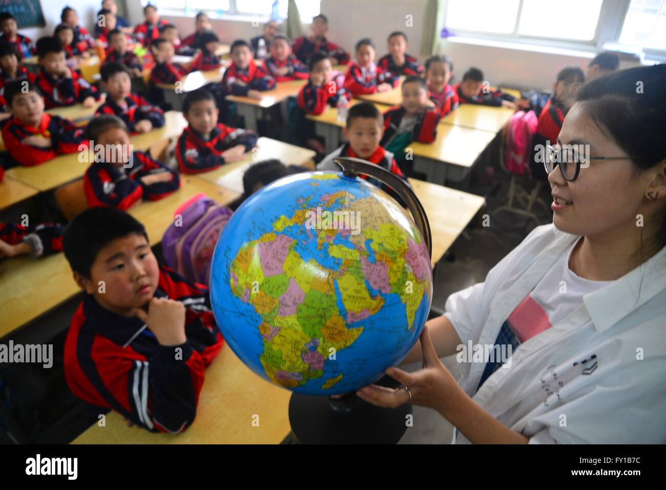 Asia school. Образование в Китае школа. Начальная школа в Китае. Китайские дети в школе. Начальное образование в Китае.