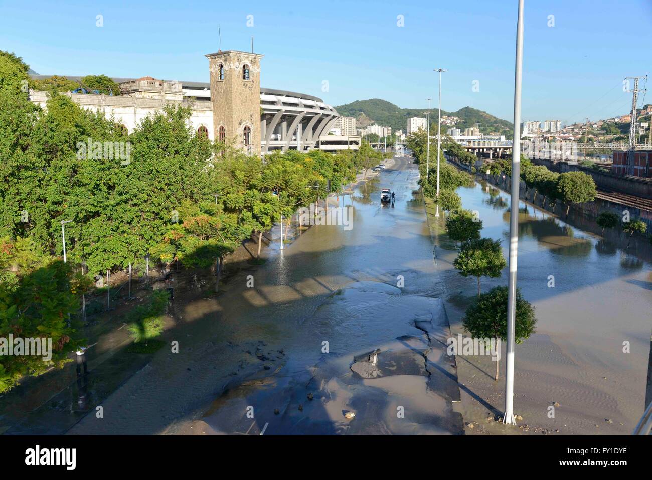 Rio De Janeiro, Brazil. 20th April, 2016. Water leak leaves Radial Avenue West, north of the