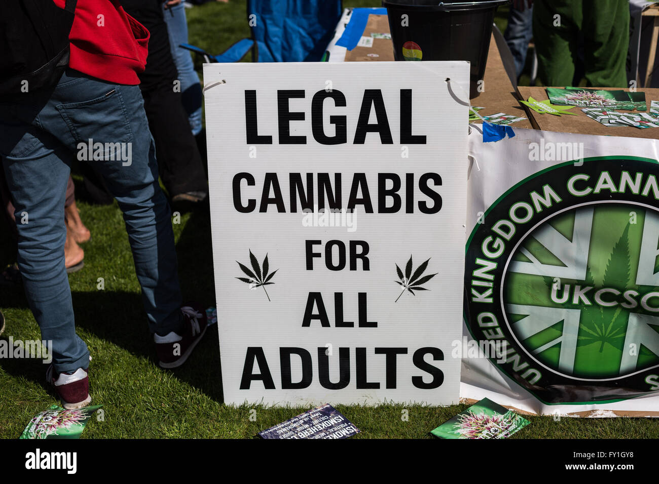 London, UK. 20th April, 2016. Hundreds gather for the annual 420 Pro Cannabis Rally in Hyde Park Credit:  Guy Corbishley/Alamy Live News Stock Photo