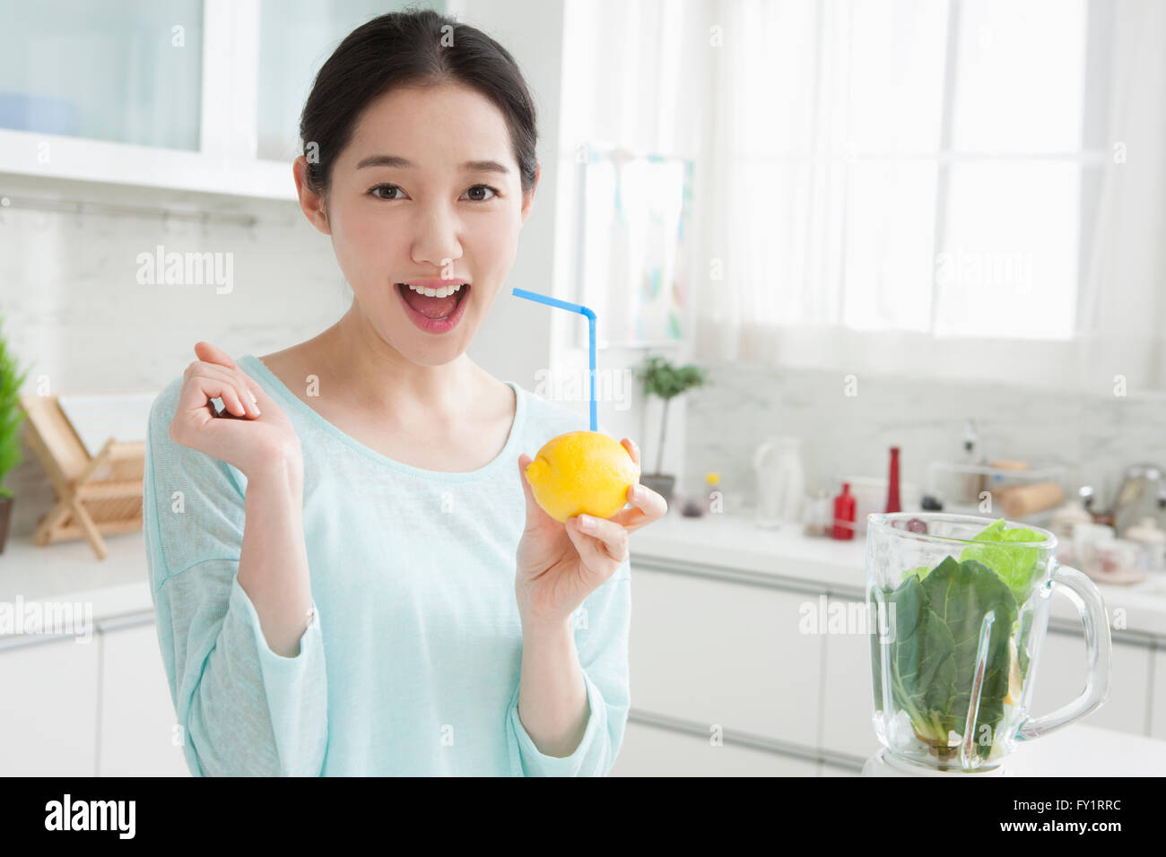 Young lemon fruit hi-res stock photography and images - Alamy