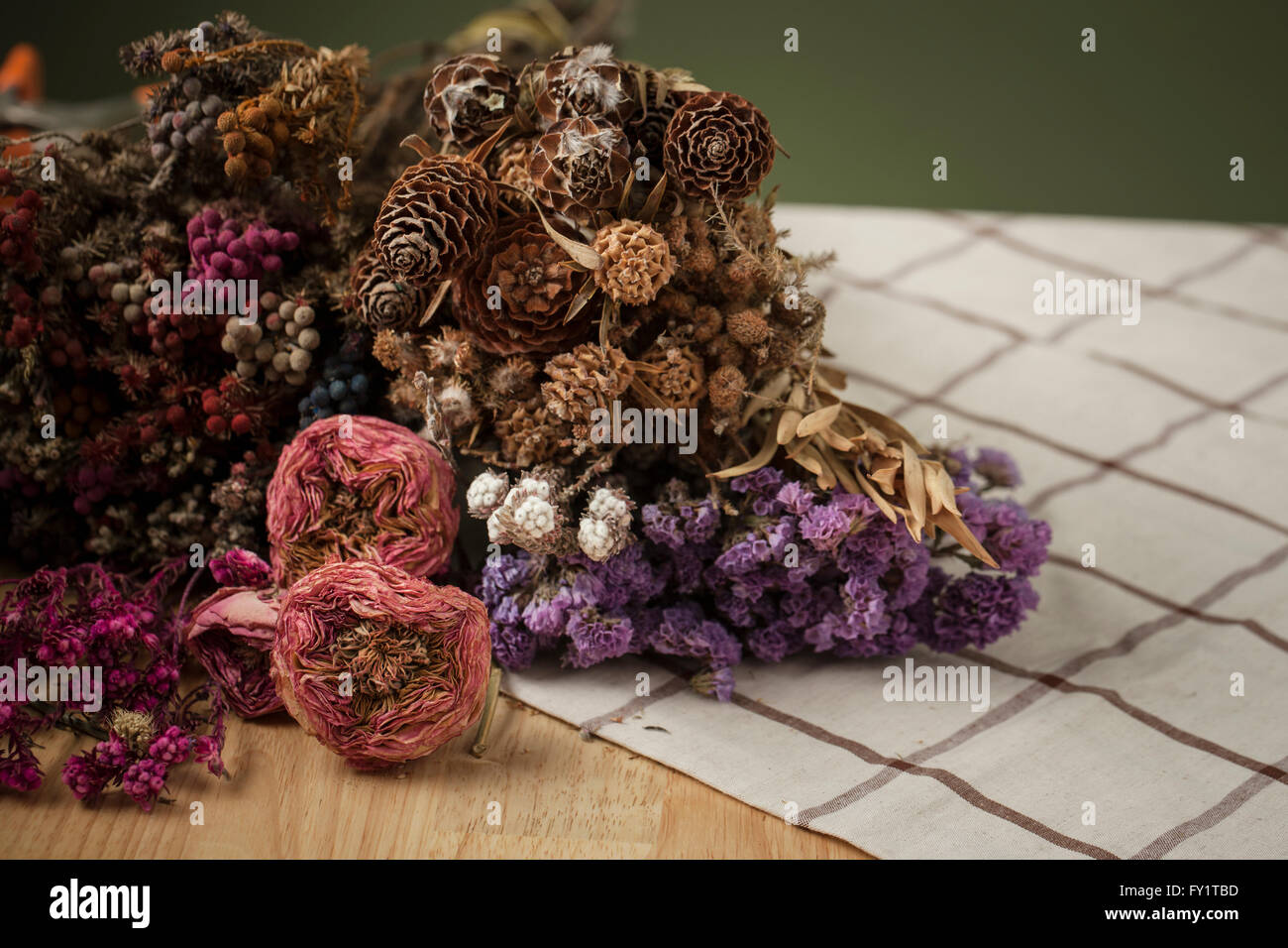 Various dried flowers hi-res stock photography and images - Alamy