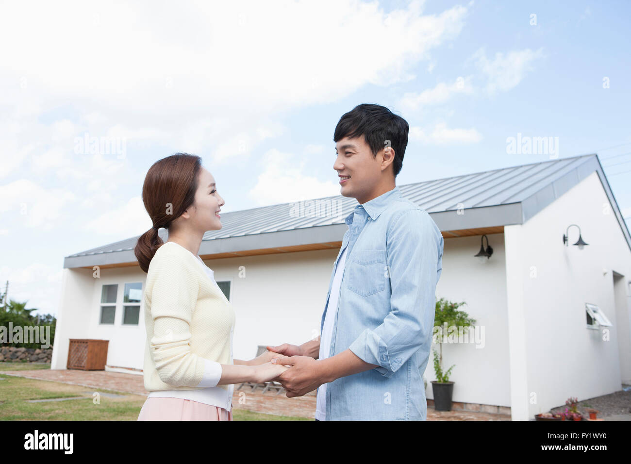 Asian couple holding hands hi-res stock photography and images - Alamy