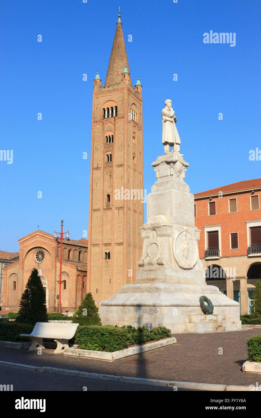 Statue of Aurelio Saffi (an Italian politician) in Piazza Aurelio Saffi, Forlì, Italy. Stock Photo