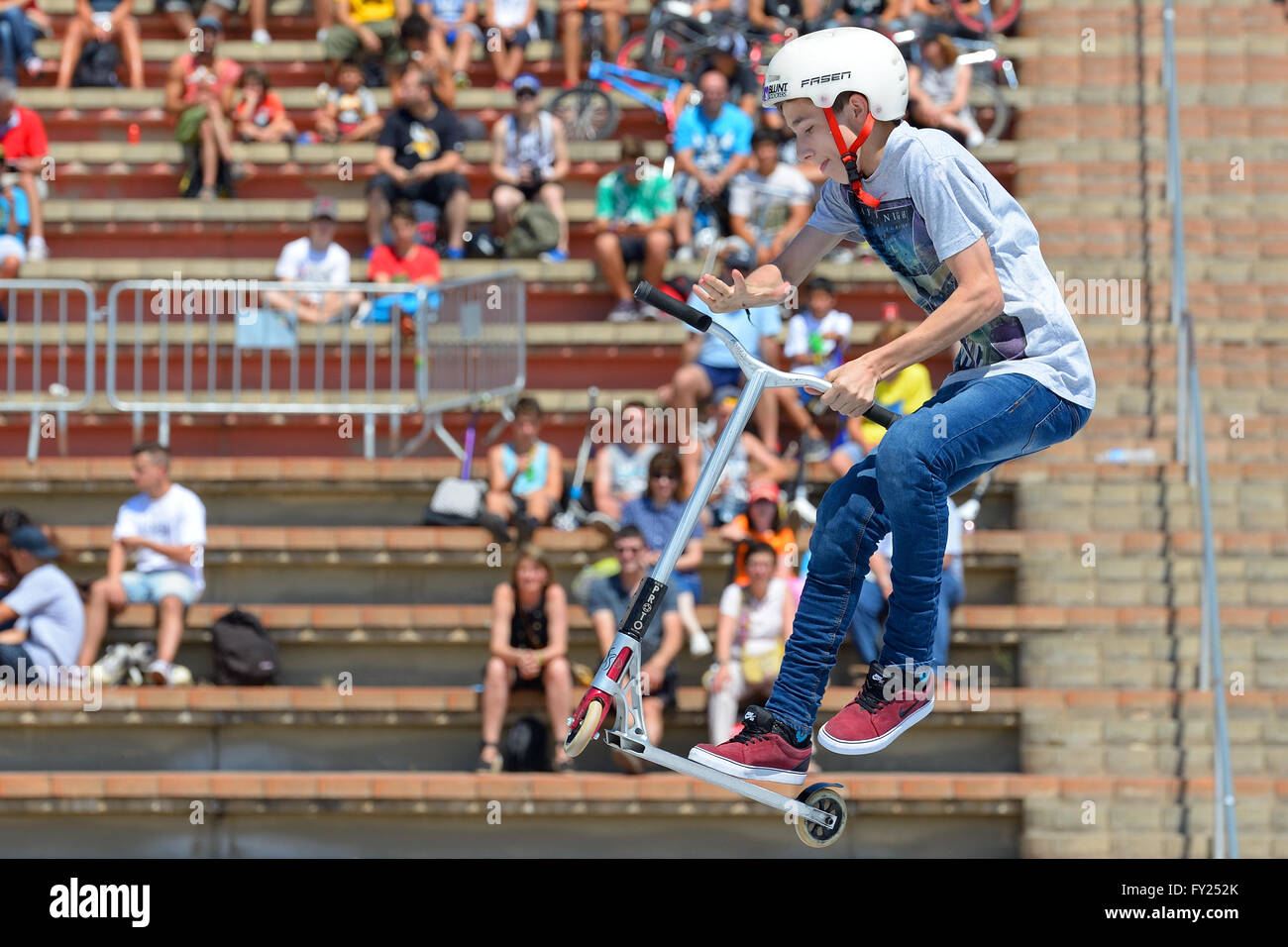 Scooter Jump Stock Photos & Scooter Jump Stock Images - Alamy