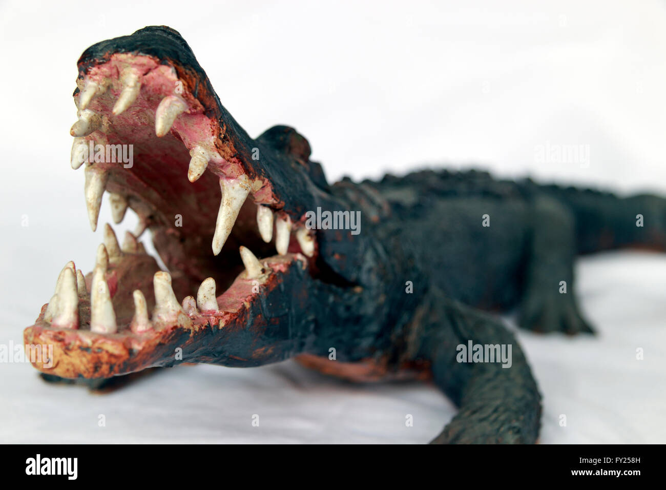 Ceramic alligator pottery sculpture Stock Photo - Alamy