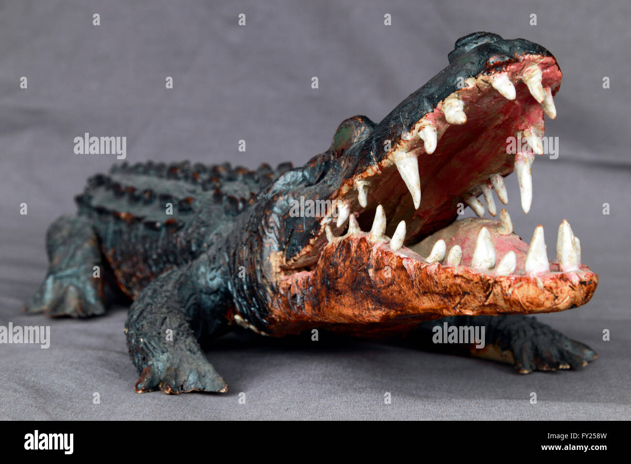 Ceramic alligator pottery sculpture Stock Photo - Alamy
