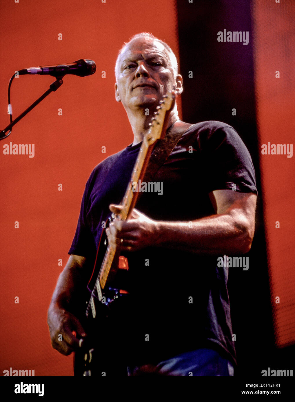 live 8, London. Hyde Park. David Gilmour performing live with Pink Floyd at Live 8. July the 2nd 2005. photo by Antonio Pagano Stock Photo