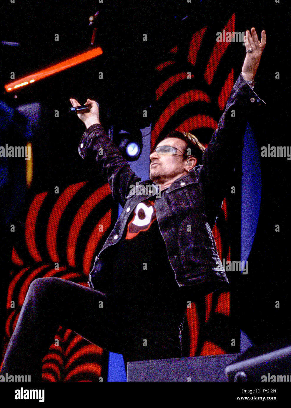 Live 8 Hyde Park, London. 2 July 2005, Bono U2 singer performing live Stock Photo