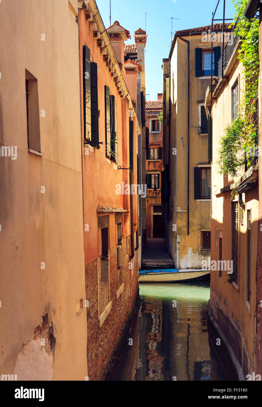Venice narrow canal hi-res stock photography and images - Alamy