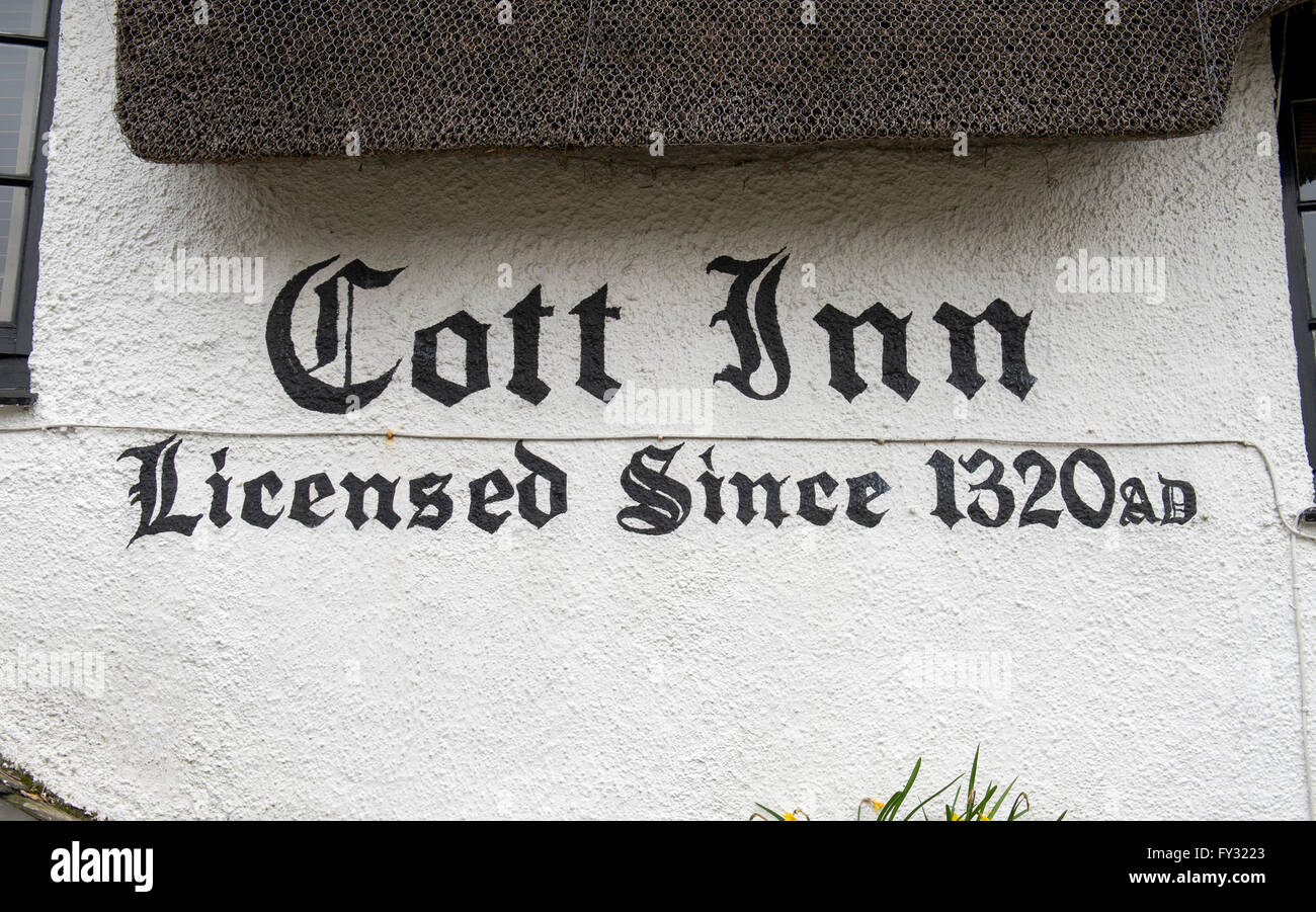 The Cott Inn, Dartington, Totnes, Devonshire Stock Photo - Alamy