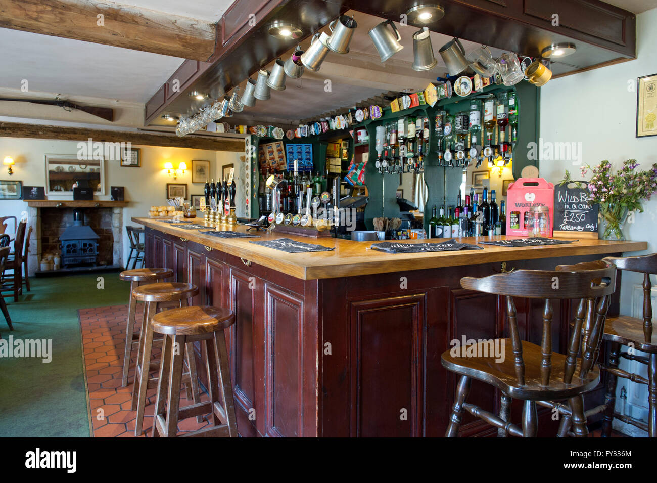 Three horseshoes hires stock photography and images Alamy