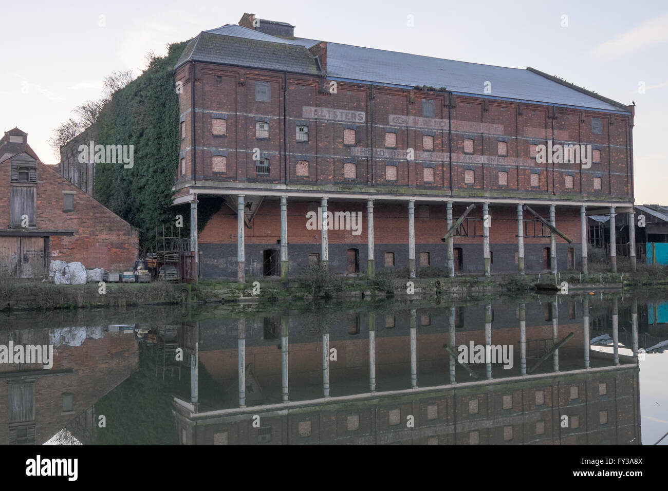 Winter morning in Gloucester Docks Stock Photo Alamy