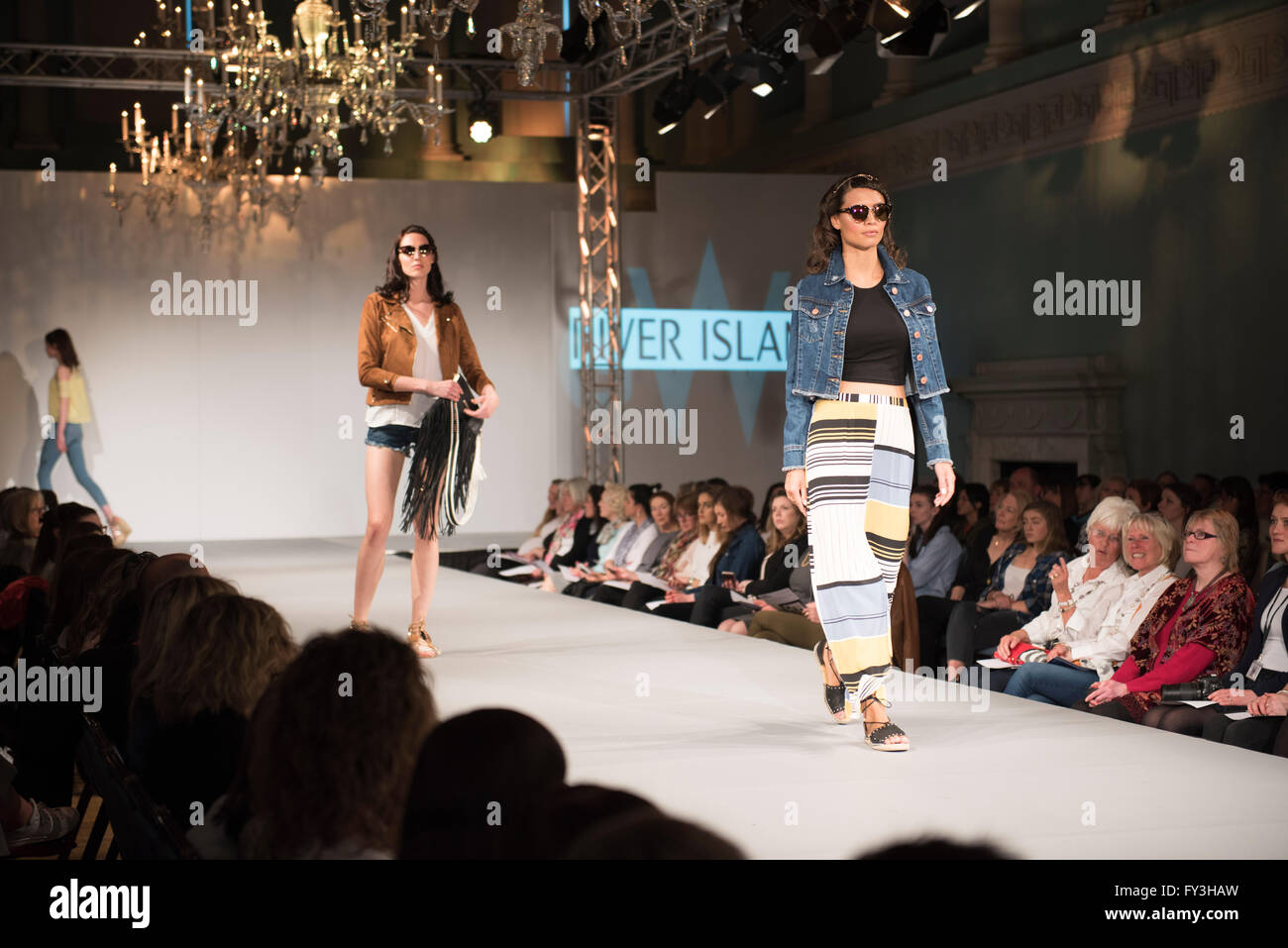 Alamy news Bath in Fashion 2016. Catwalk. Shops. Model. Spring Summer 2016. River Island.Beauty. Events. People watching. Trends Stock Photo