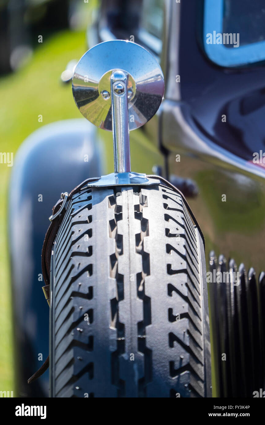 Rolls royce mirror hi-res stock photography and images - Alamy