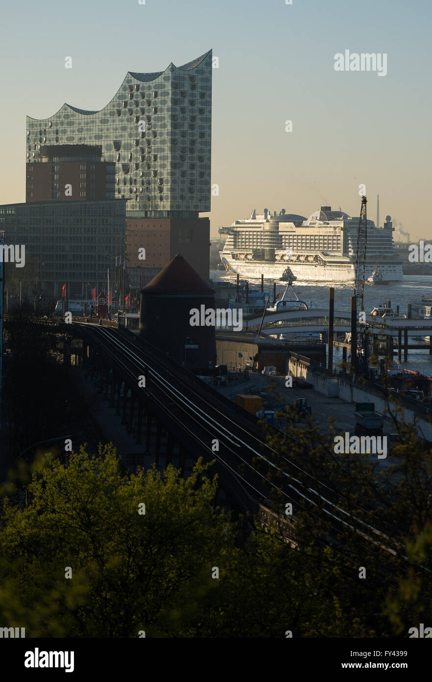  Hamburg, Germany. 21st Apr, 2016. The new flagship 'Aidaprima' of Motiv 