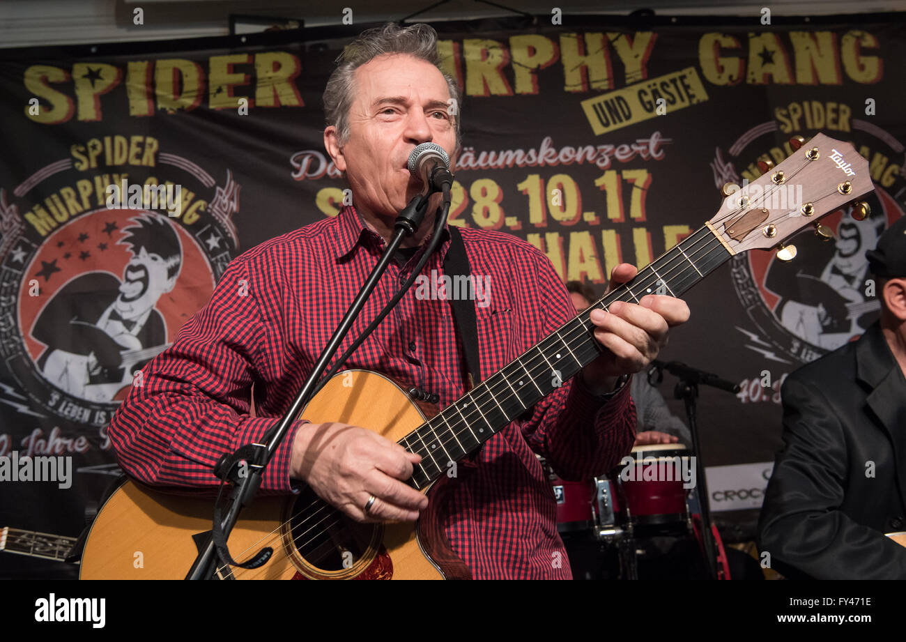 Munich, Germany. 21st Apr, 2016. The founder of the Spider Murphy Gang, Guenther Sigl, and other band members play ahead of a press conference on the 40th anniversary of the 1980s cult band 'Spider Murphy Gang' in Munich, Germany, 21 April 2016. Photo: PETER KNEFFEL/dpa/Alamy Live News Stock Photo