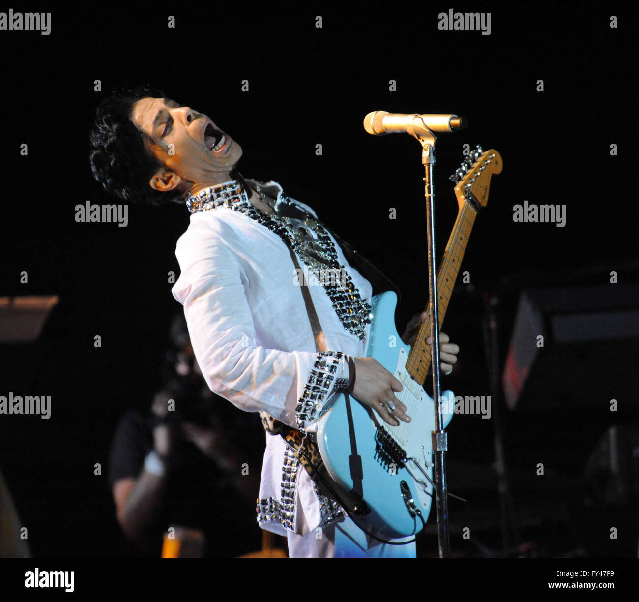 File. 21st Apr, 2016. PRINCE ROGERS NELSON (June 7, 1958 - April 21, 2016)  has died, age 57, at his Paisley Park home and studio in Minnesota. It was  reported earlier that, image size:1300x1224