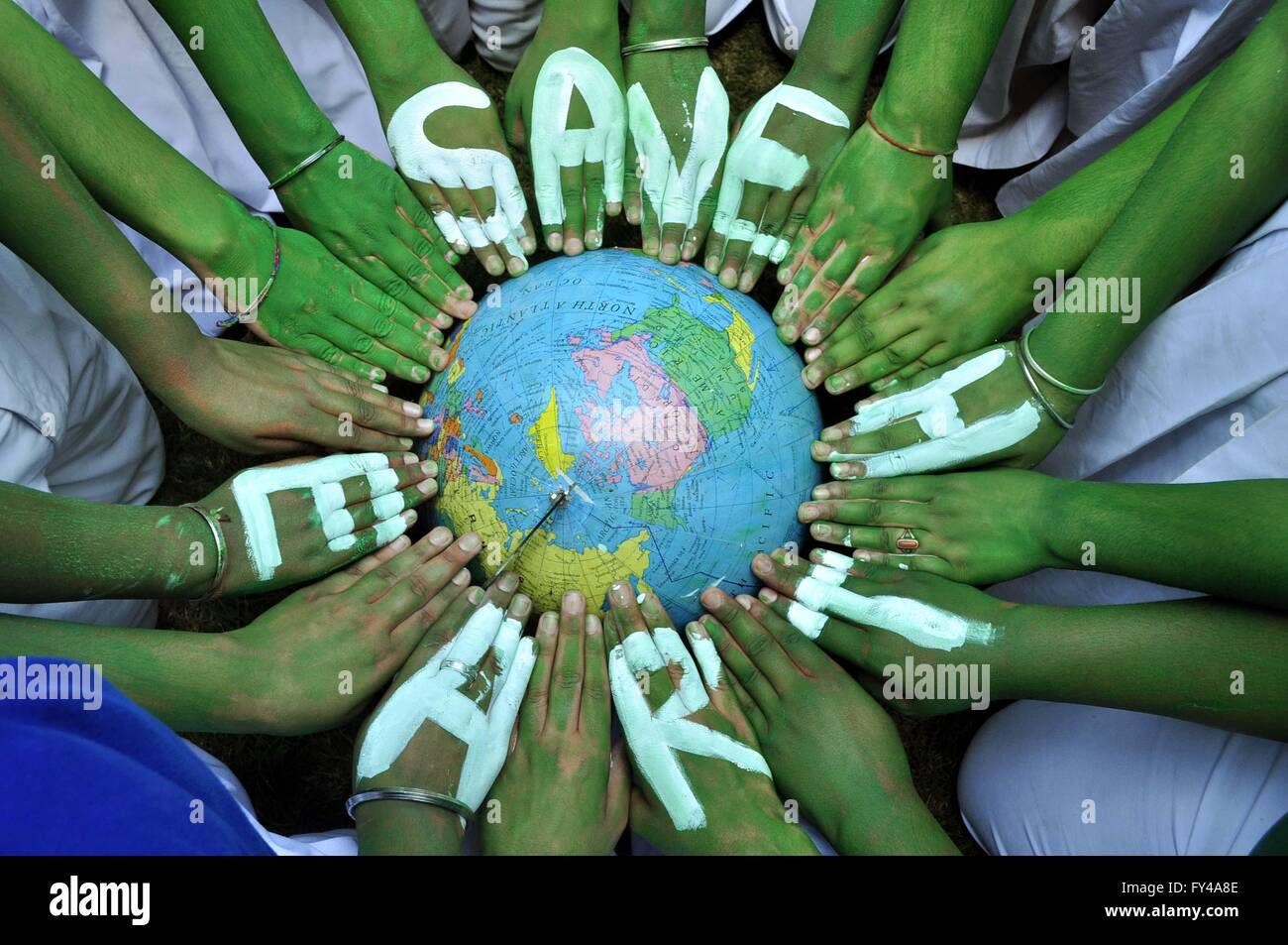Patiala, India. 20th Apr, 2016. School students gives a message for “Save Earth” during the awareness program on the eve of World Earth Day in the village of Reethkheri 15km from Patiala, Sirhind road. © Rajesh Sachar/Pacific Press/Alamy Live News Stock Photo