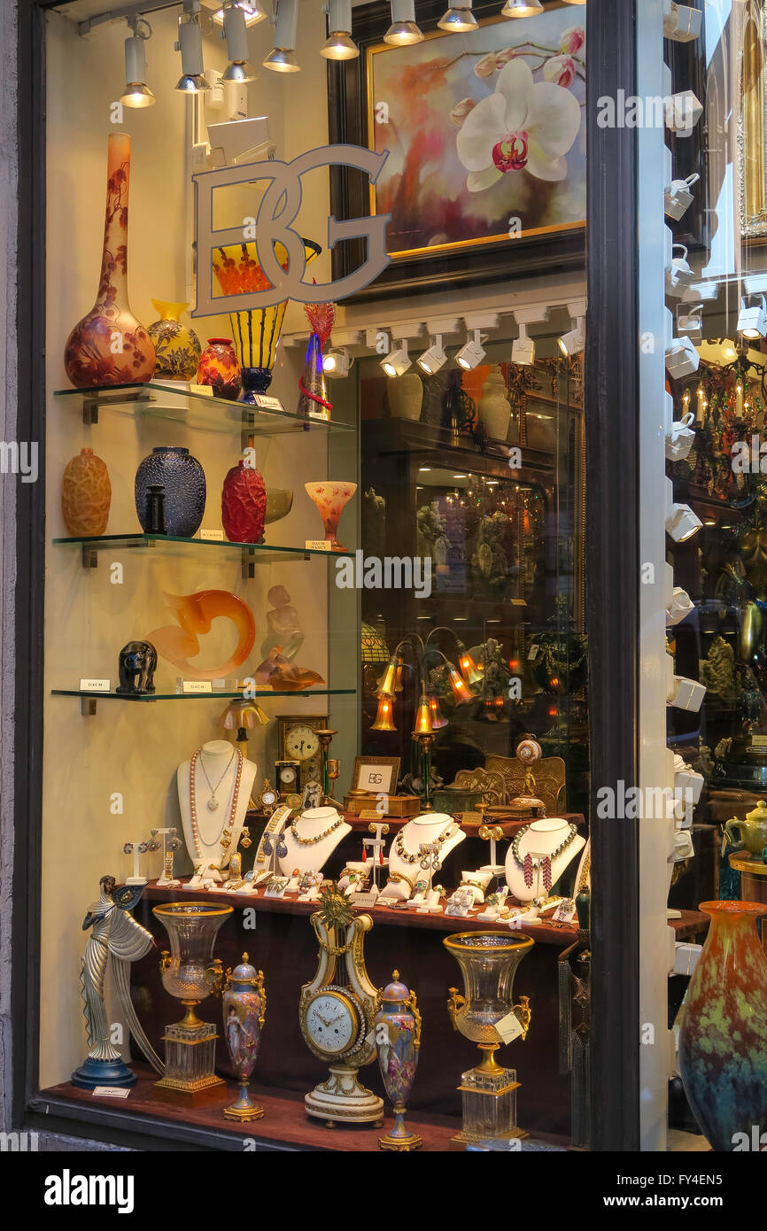 Antique clock shop hires stock photography and images Alamy