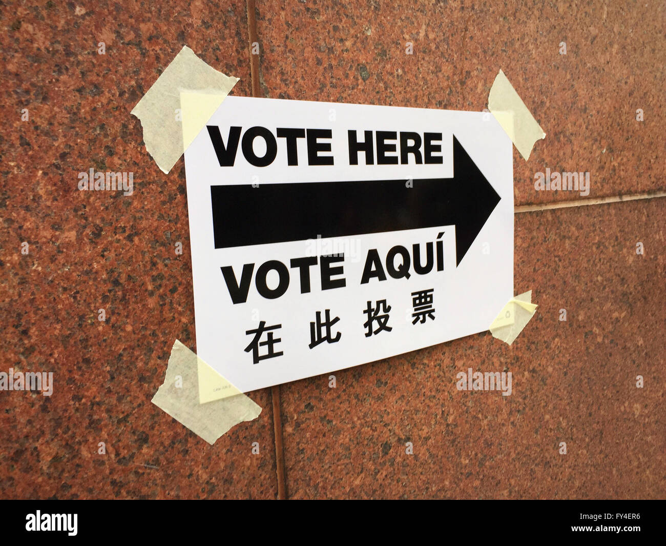 Vote Here Directional Sign in English, Spanish and Chinese, NYC Polling Location, USA Stock Photo