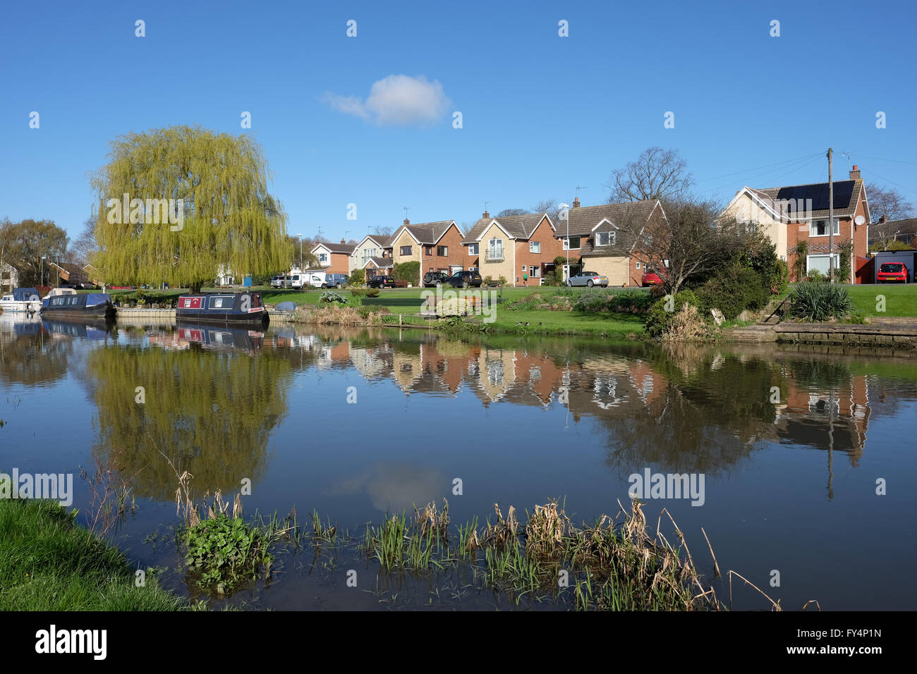 narrowboats on the river soar in barrow upon soar Stock Photo Alamy