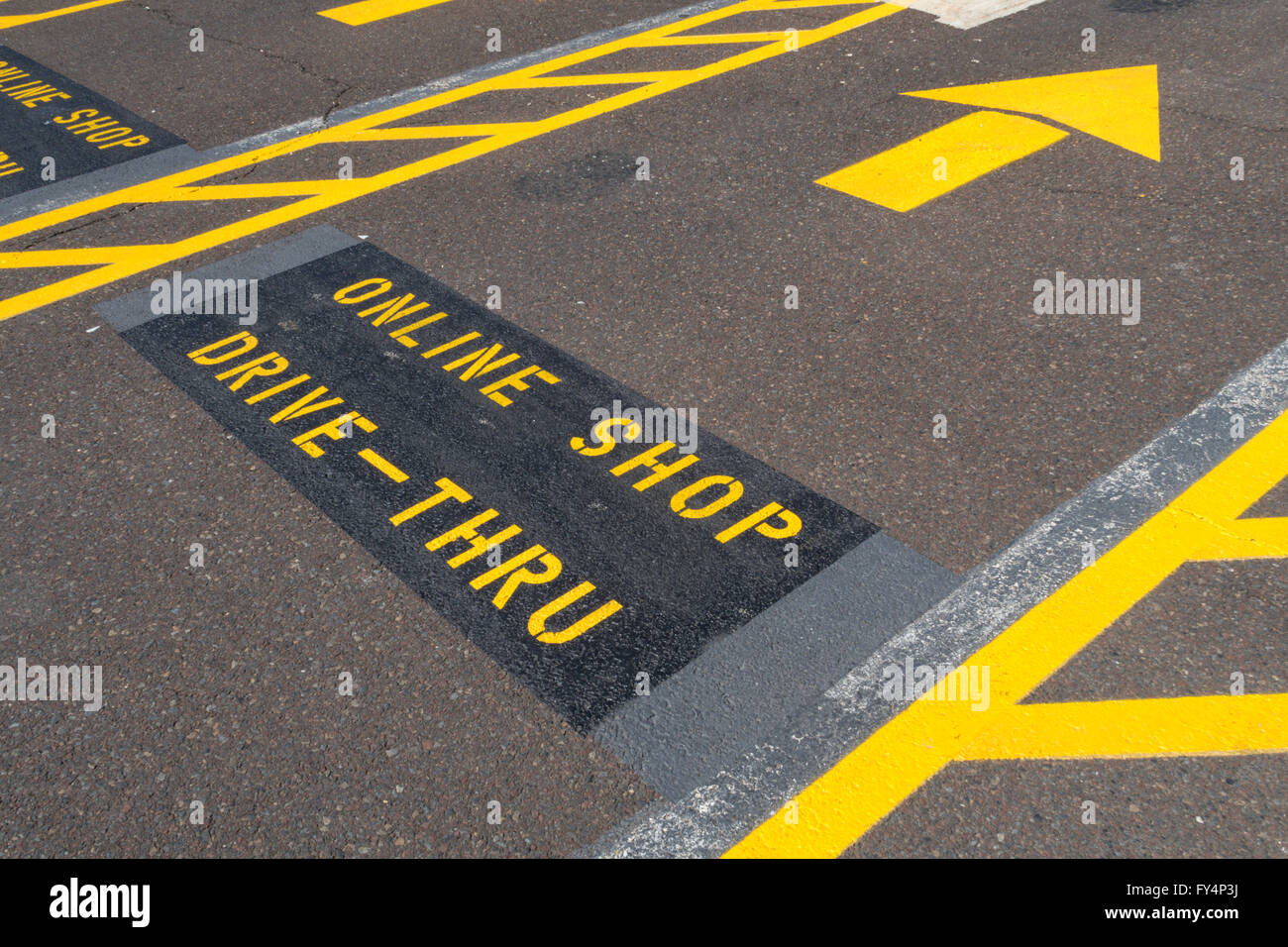 Weis Supermarket Parking Lot, Doylestown, PA, USA Stock Photo