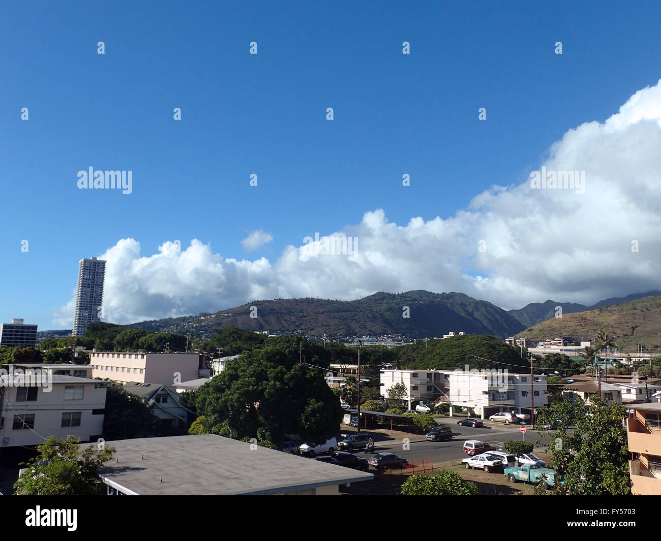 Kapahulu town in Honolulu with homes, condos, and mountains of Tantalus and St. Louis Heights on a clear day on Oahu, Hawaii Stock Photo