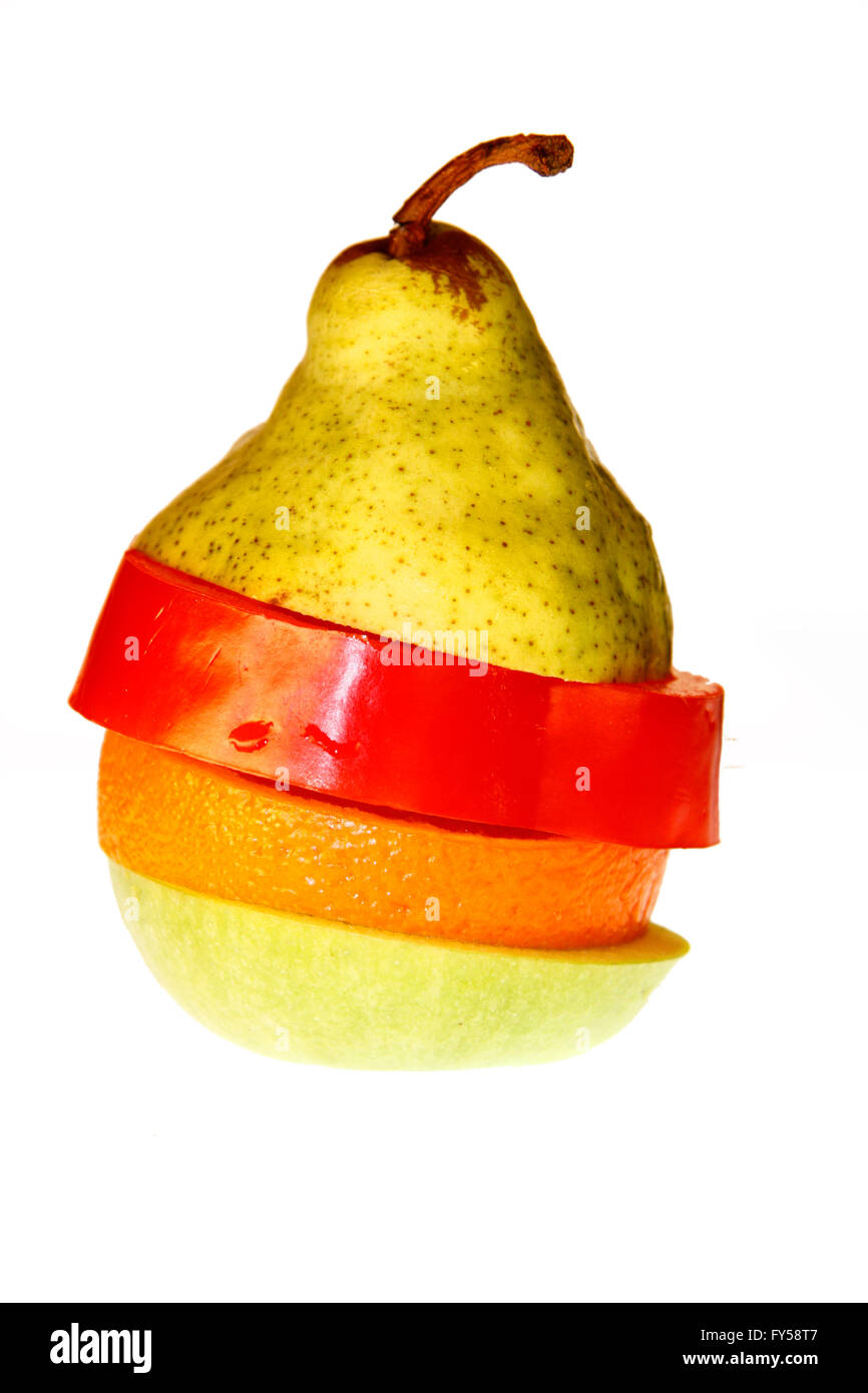 Frucht zusammengesetzt aus Birne, Paprikaschote, Orange und Apfel - Symbolbild Nahrungsmittel. Stock Photo