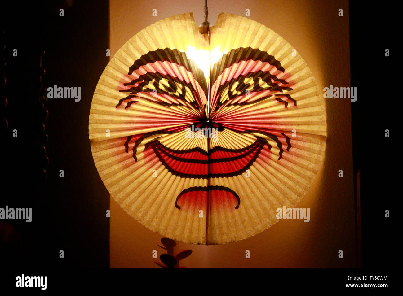 Lampe mit lachendem Gesicht, Berlin. Stock Photo