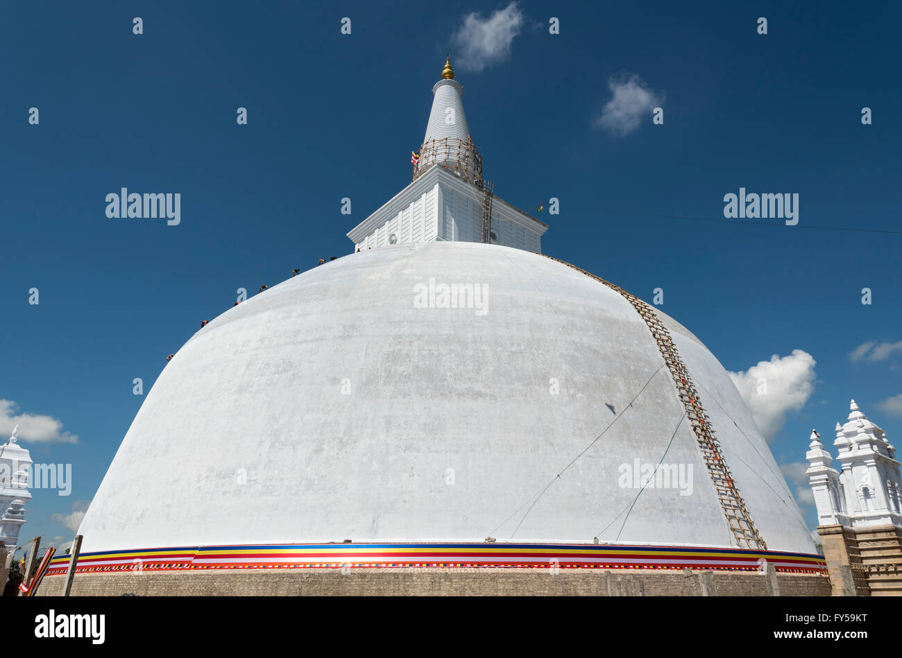 Ruwanwelisaya or Ruwanweli Maha Seya Stupa, Anuradhapura, Sri Lanka Stock Photo