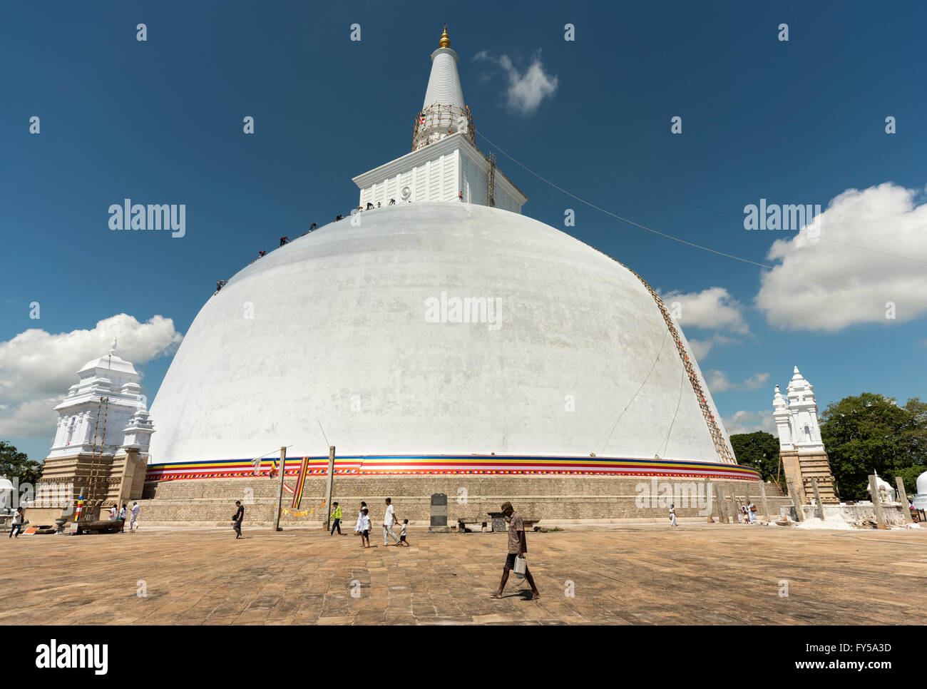 Ruwanwelisaya or Ruwanweli Maha Seya Stupa, Anuradhapura, Sri Lanka Stock Photo