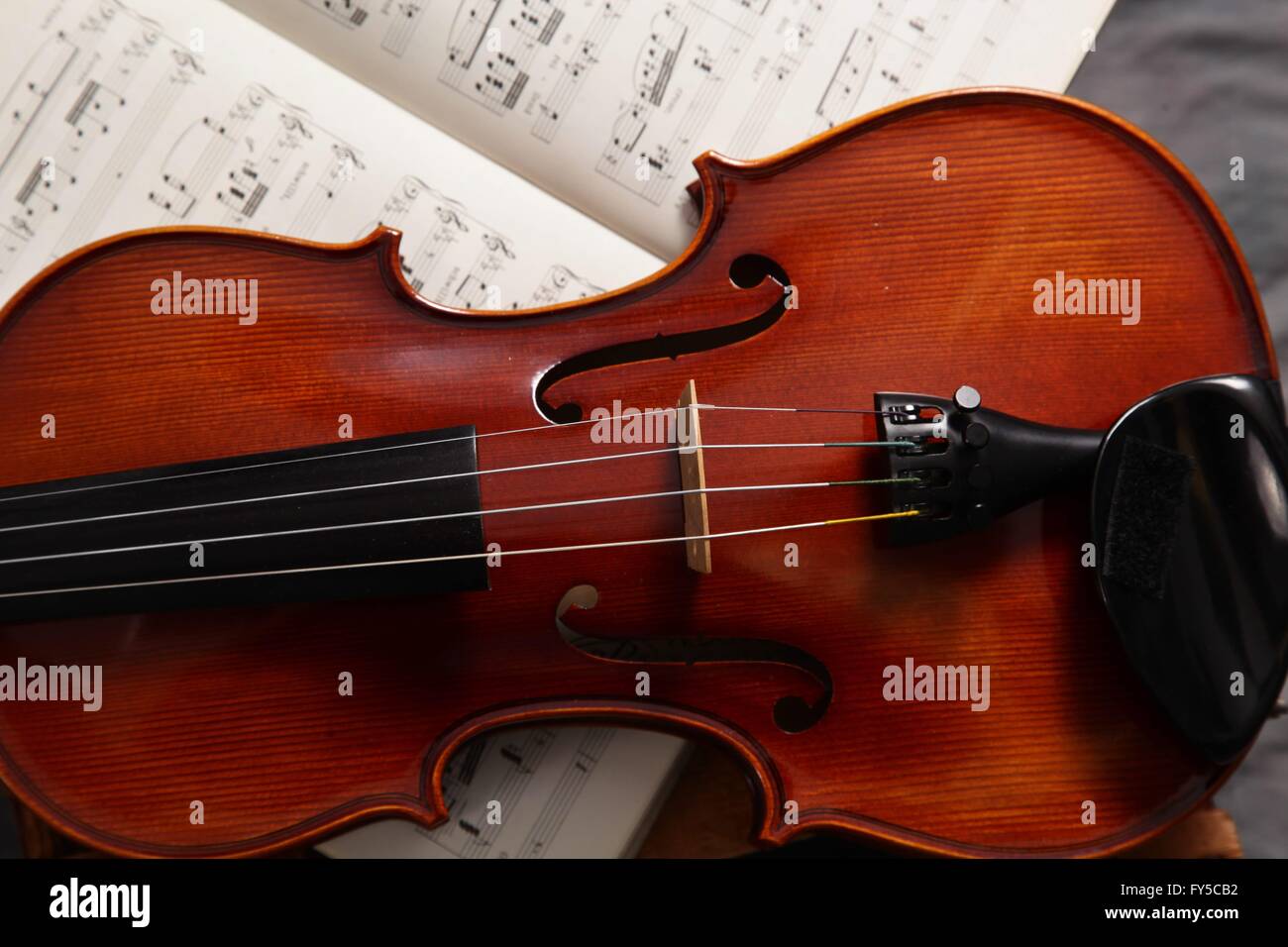 A violin with sheet music. Photo 2016, April 02 Stock Photo Alamy
