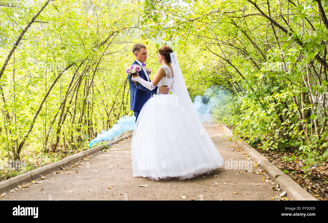 wedding dance of bride and groom Stock Photo - Alamy