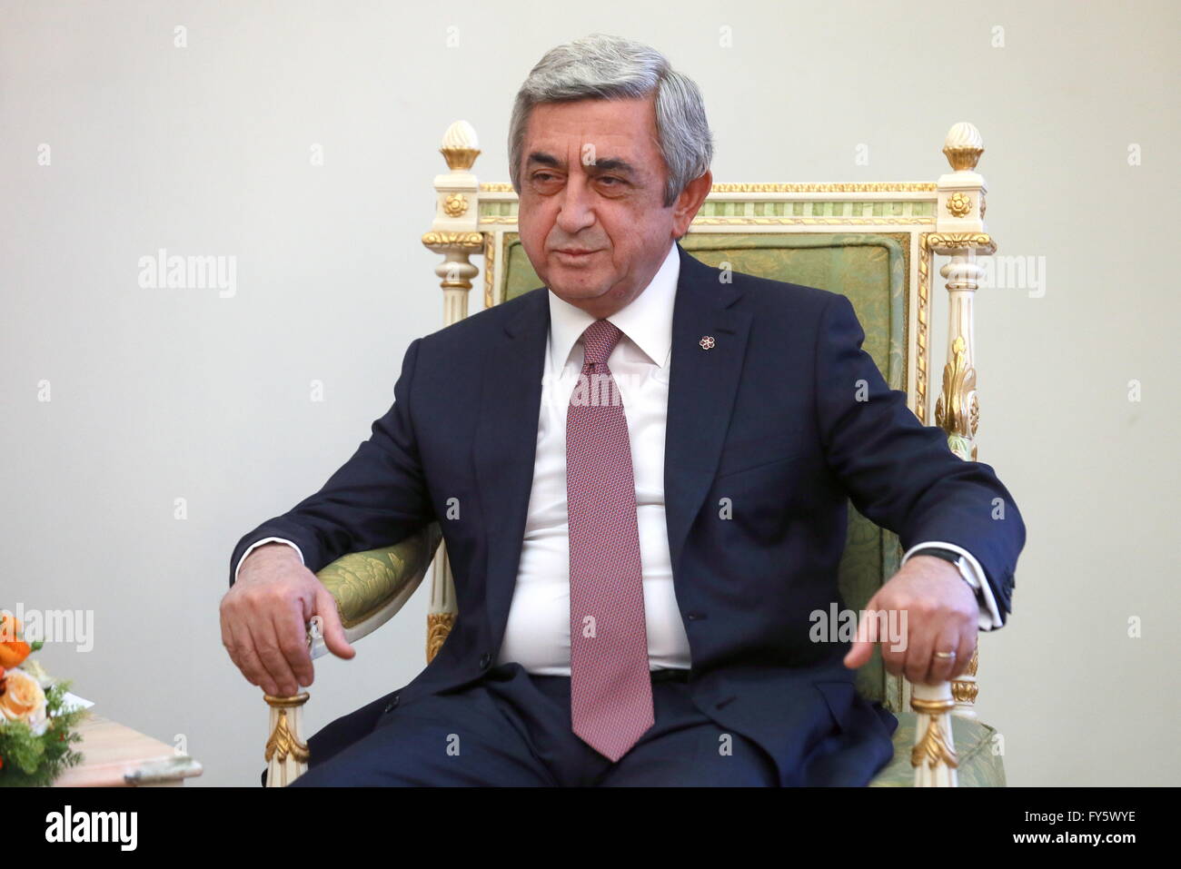 yerevan-armenia-22nd-apr-2016-armenias-president-serzh-sargsyan-during-FY5WYE.jpg