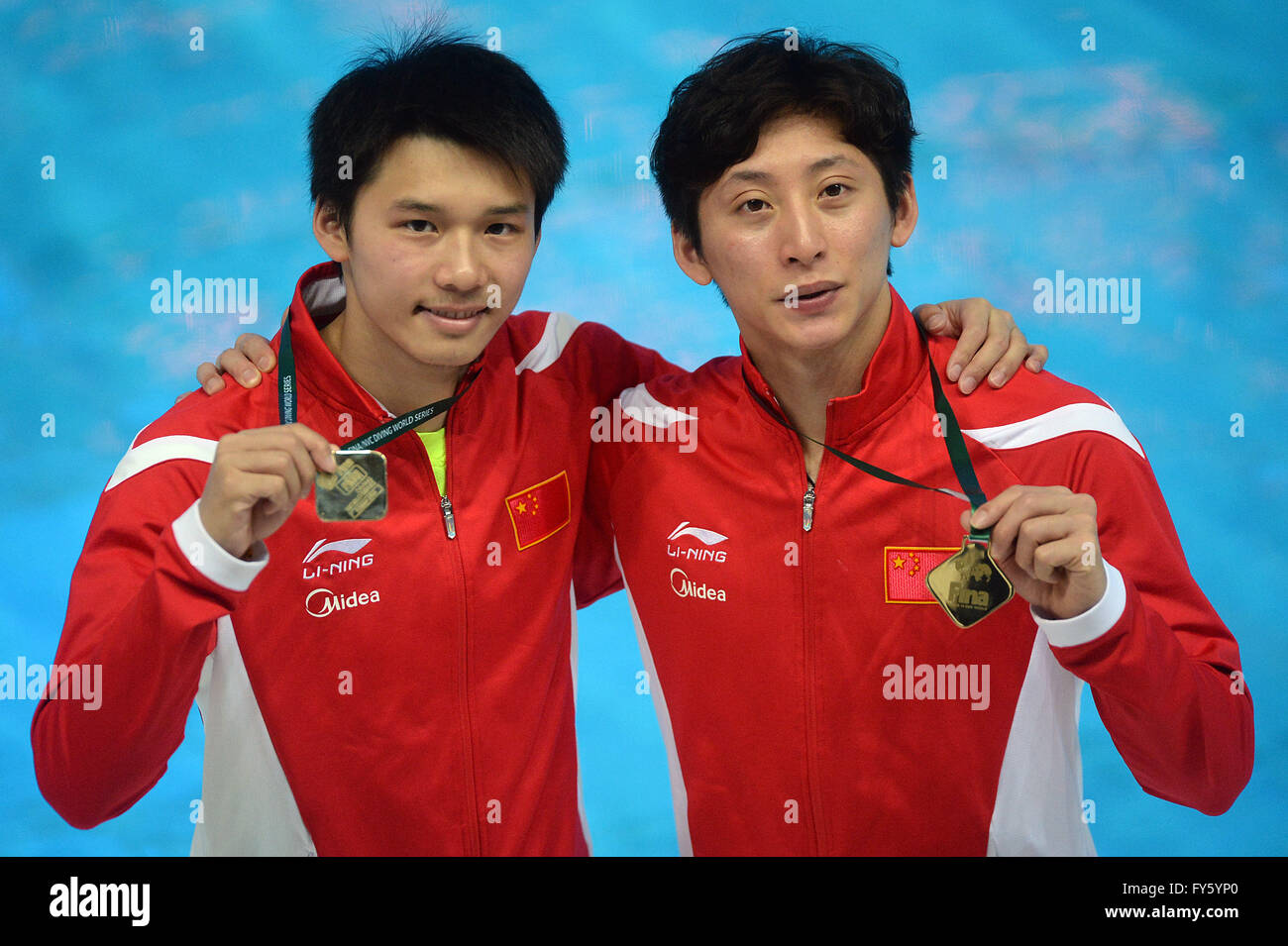 Kazan, Russia. 22nd Apr, 2016. Gold medalists Chen Aisen and Lin Yue of ...