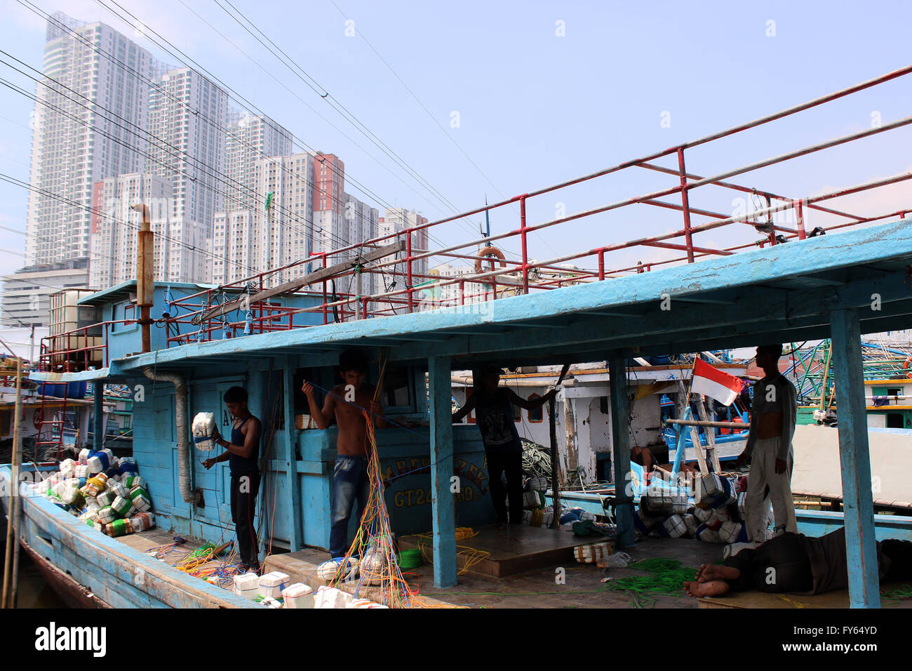 Jakarta, Indonesia. 18th Apr, 2016. Fishermen catch fish in the nets of