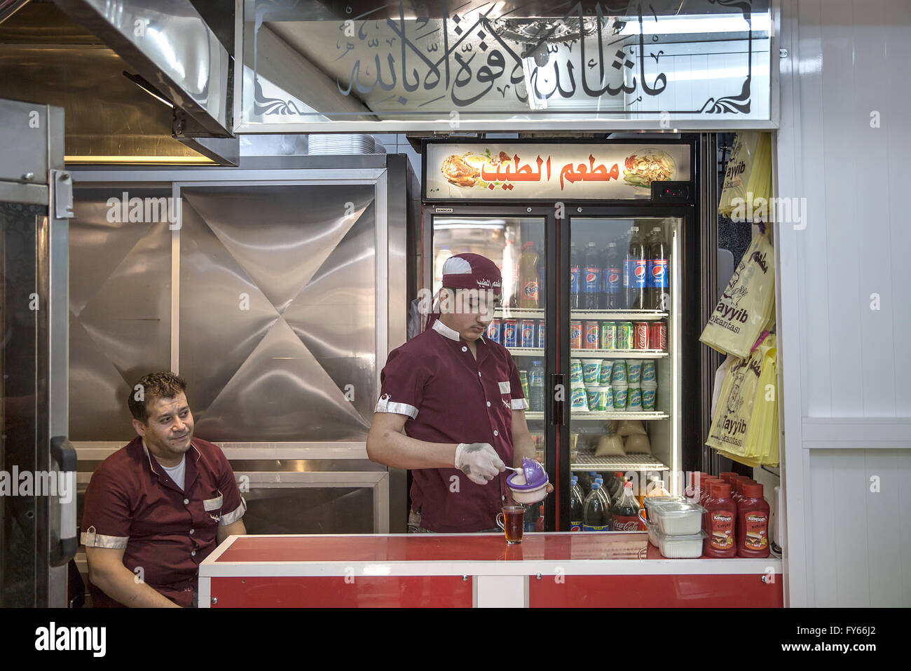 Syrian workers of an arabic restaurant in Kilis, Turkey on 22/4/16. Tens of thousands of syrian refugees are living in Kilis. Photo: Uygar Onder Simsek/dpa Stock Photo