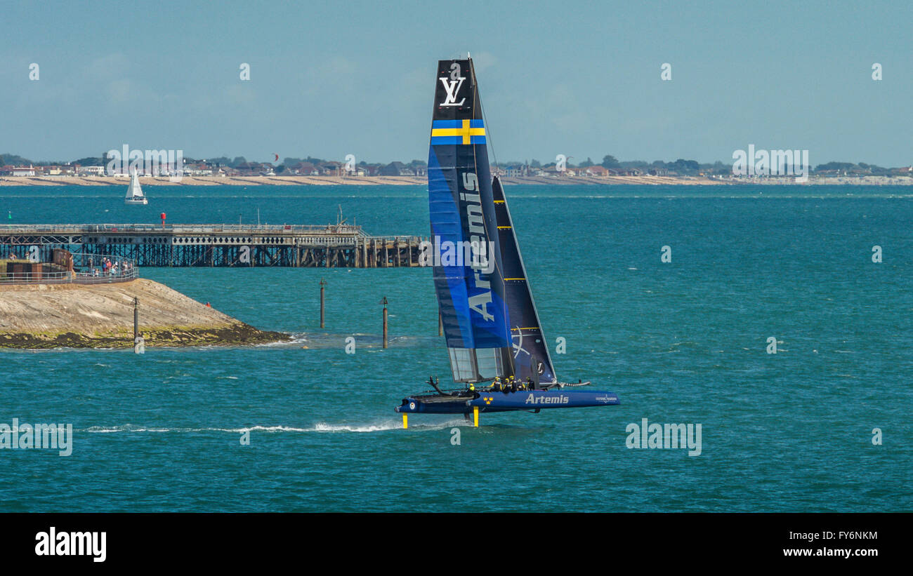 Team Artemis Sweden at Portsmouth 2015 America's Cup Day 3 with South Parade pier & Hayling Island behind Stock Photo